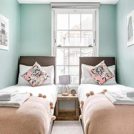 Homely 2 Beds Apt Up To 5 Guests-Wifi By Tent Serviced Apartments Chertsey Exterior photo